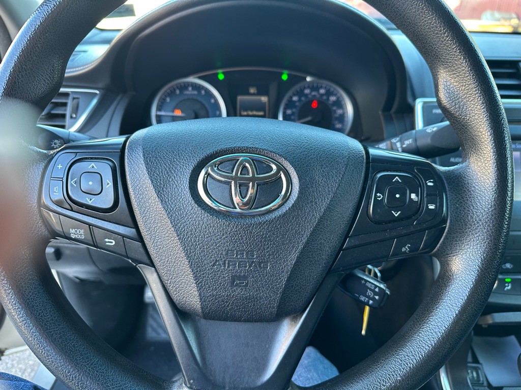 2017 Toyota Camry Image 16