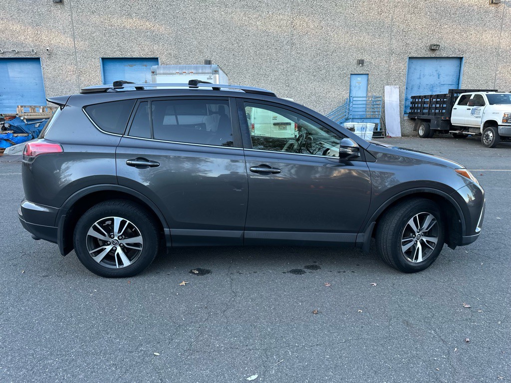 2017 Toyota Rav4 Image 4