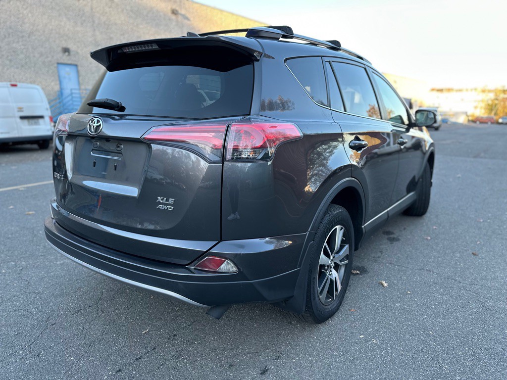 2017 Toyota Rav4 Image 5