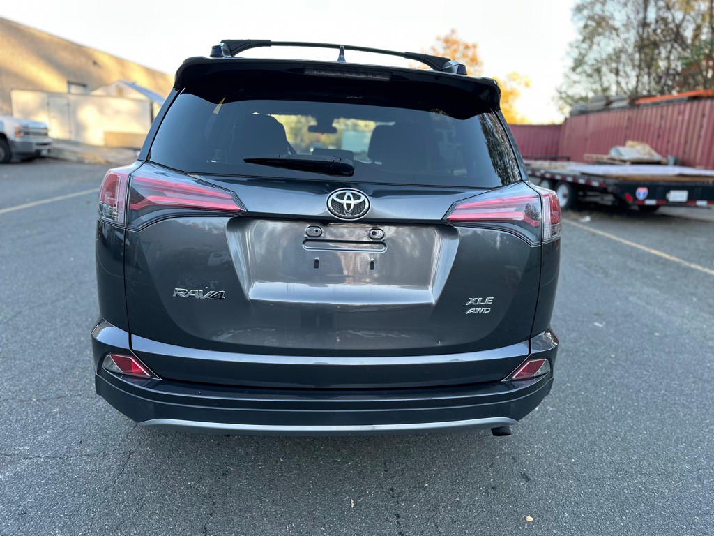 2017 Toyota Rav4 Image 6