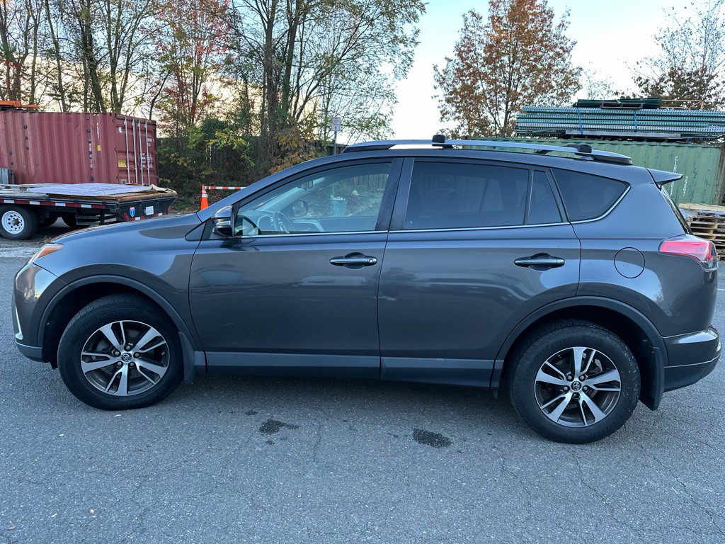 2017 Toyota Rav4 Image 8