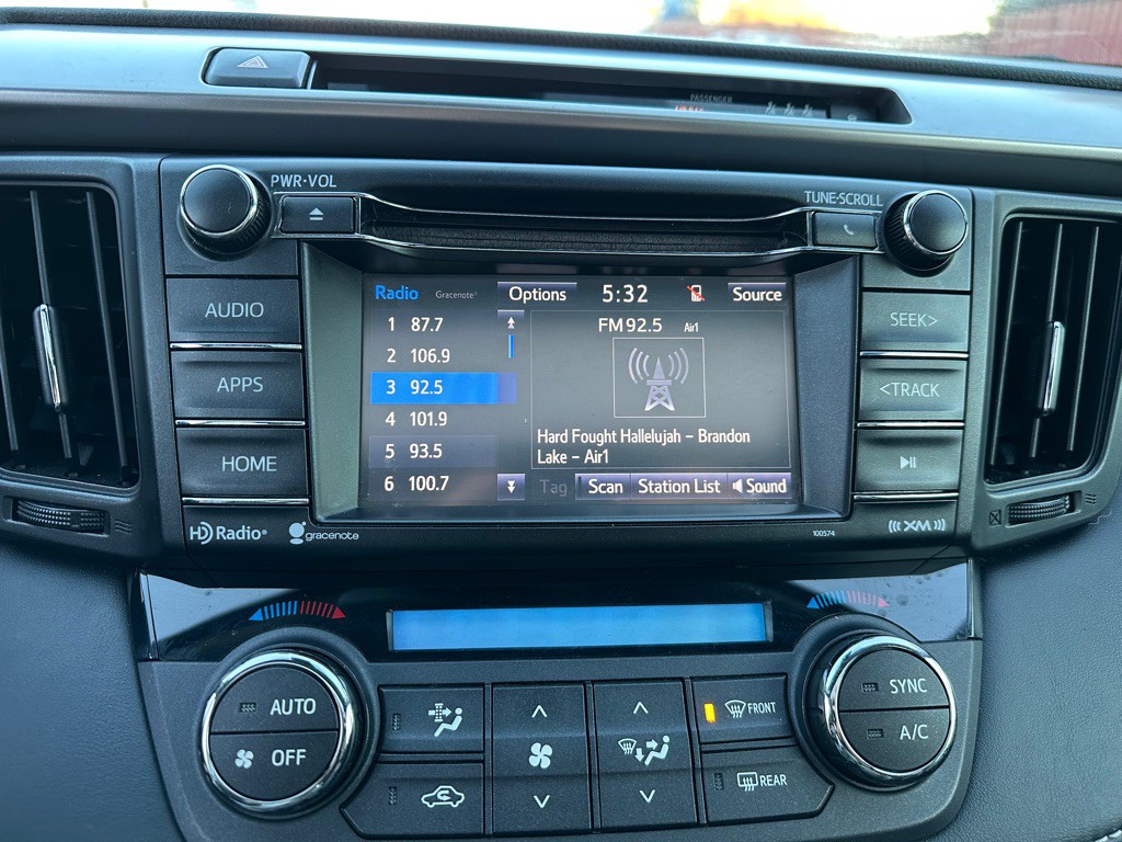 2017 Toyota Rav4 Image 14