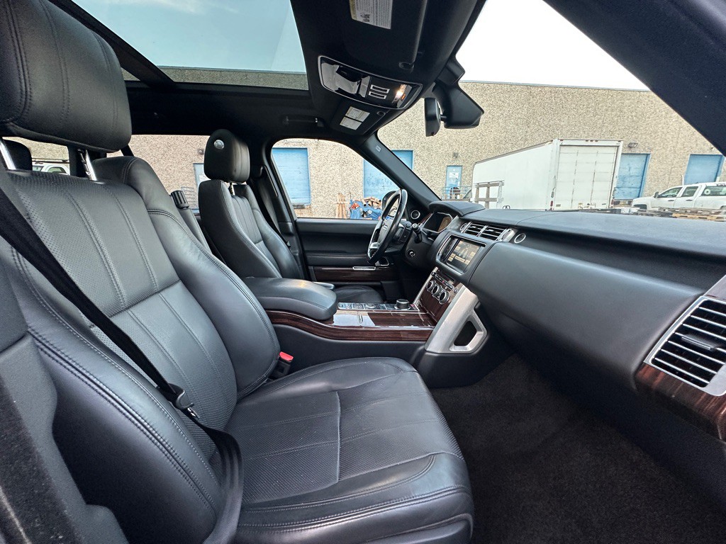 2015 Land Rover Range Rover Image 17