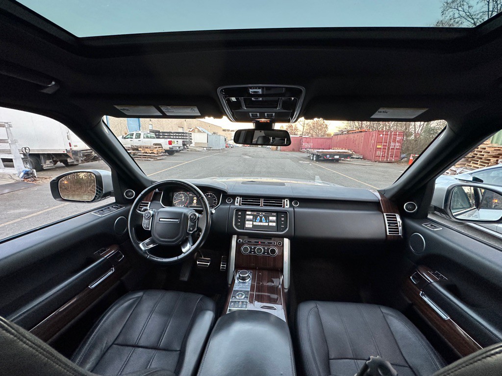 2015 Land Rover Range Rover Image 16