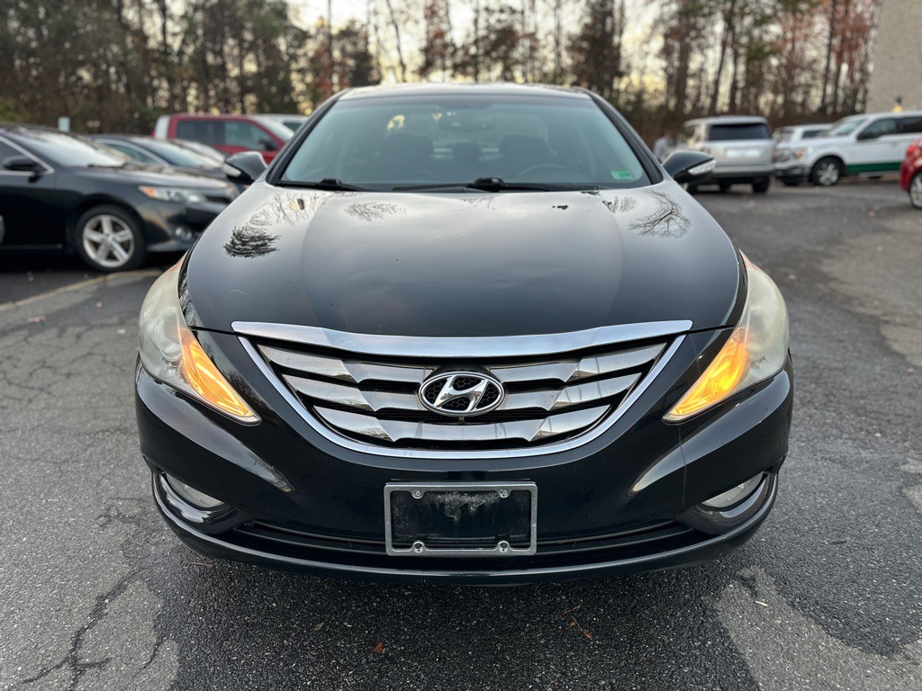 2011 Hyundai Sonata Image 2