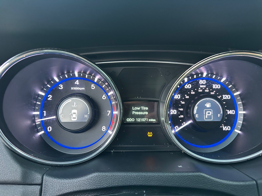 2011 Hyundai Sonata Image 10