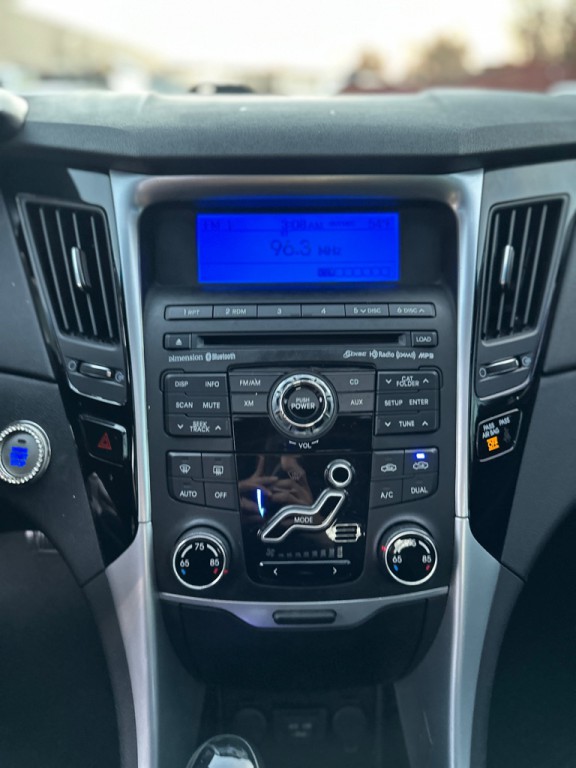 2011 Hyundai Sonata Image 12