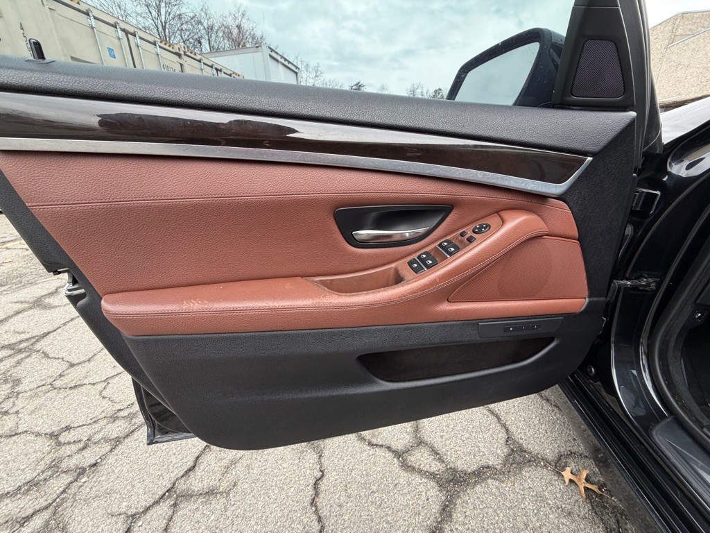 2014 BMW 5 Series Image 10