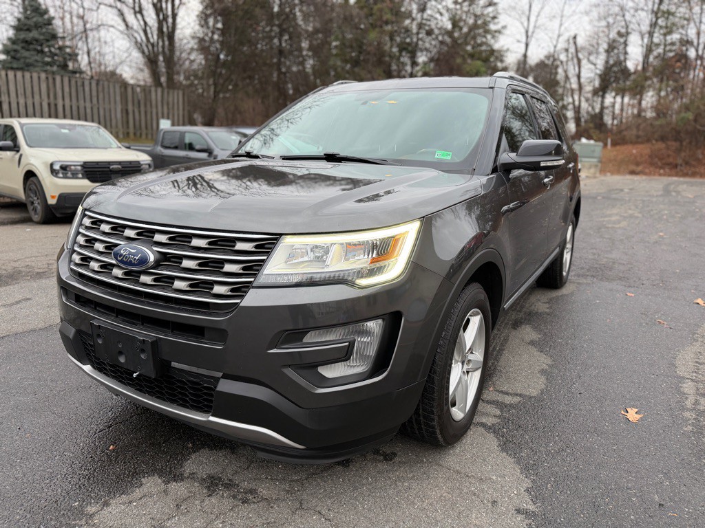 2017 Ford Explorer Image 1