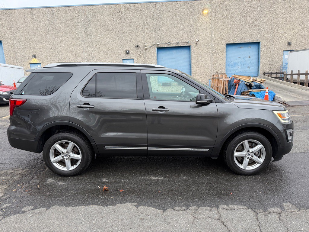 2017 Ford Explorer Image 4