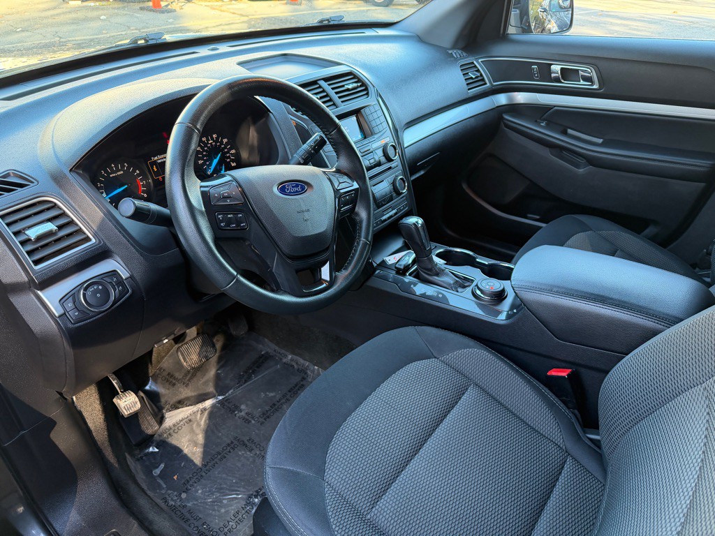 2017 Ford Explorer Image 8