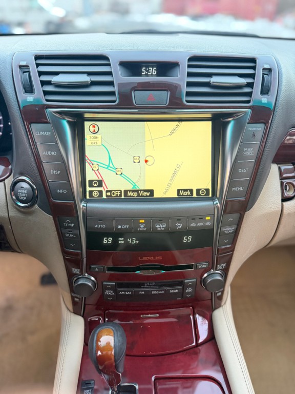 2007 Lexus LS 460 Image 12