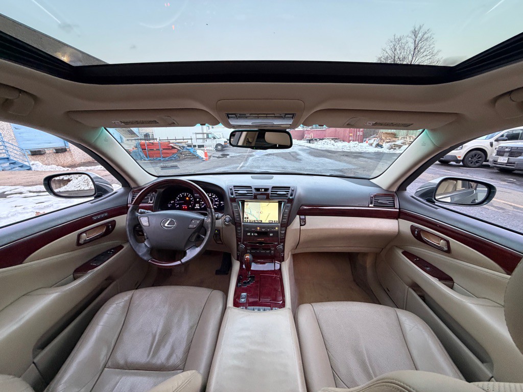 2007 Lexus LS 460 Image 16