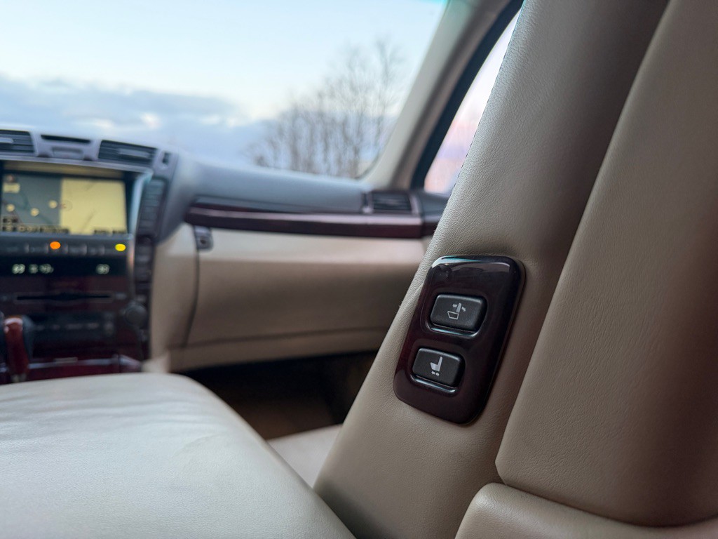 2007 Lexus LS 460 Image 17