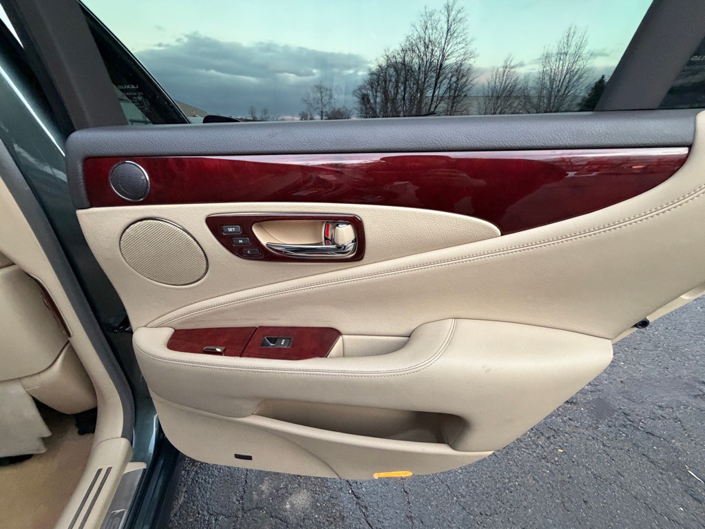 2007 Lexus LS 460 Image 19