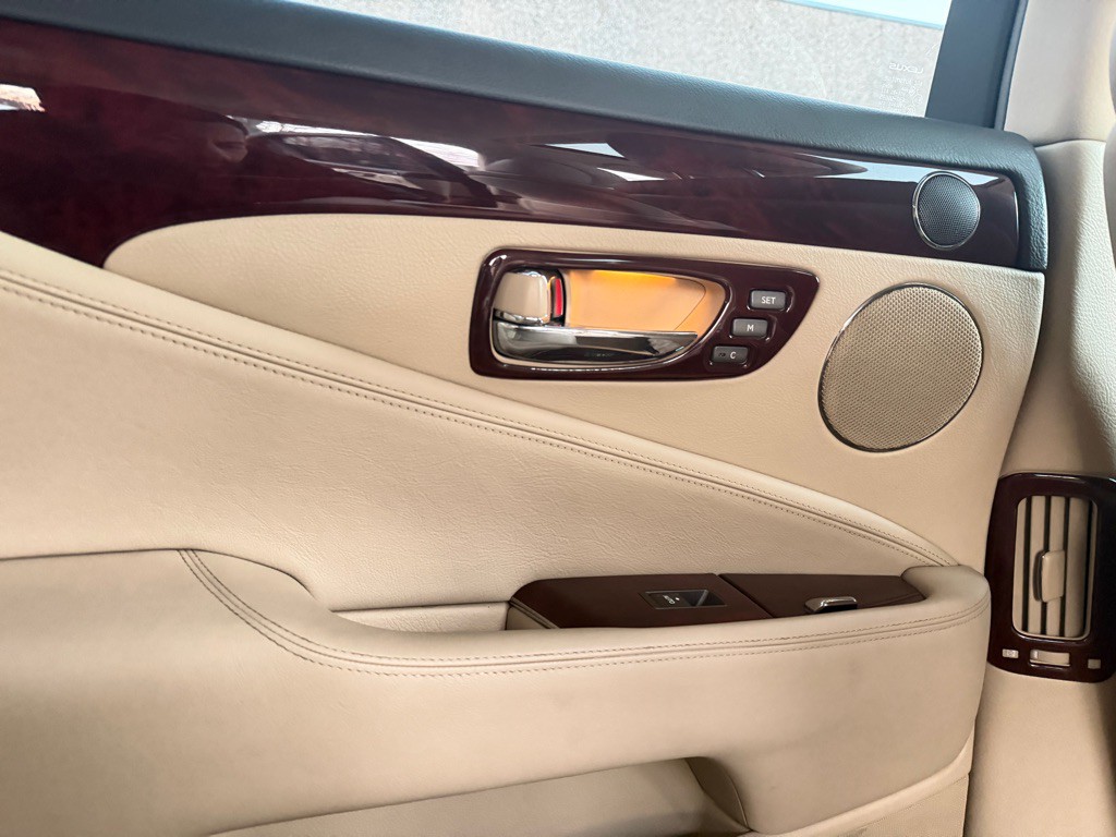 2007 Lexus LS 460 Image 21