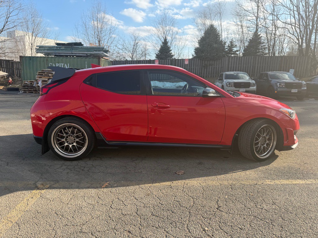 2020 Hyundai Veloster Image 2