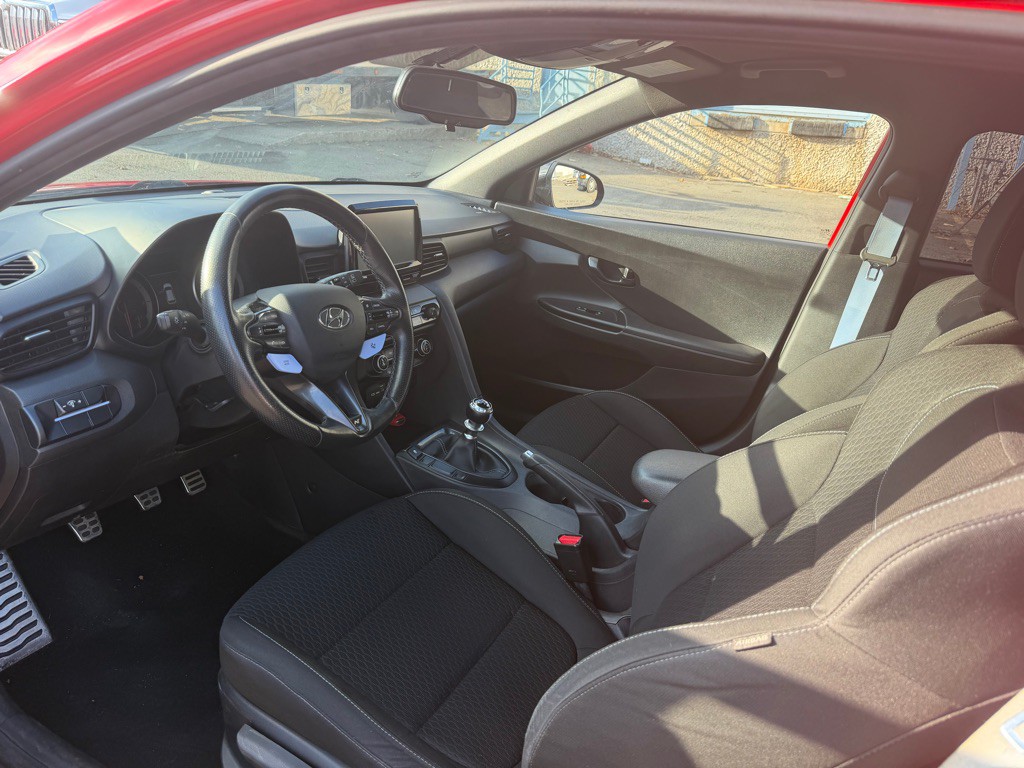 2020 Hyundai Veloster Image 7