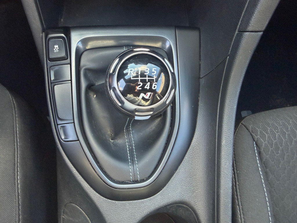 2020 Hyundai Veloster Image 10