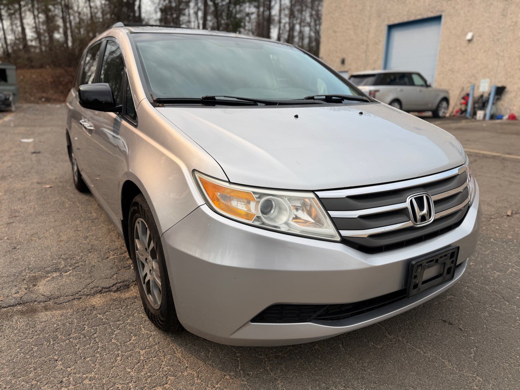 2011 Honda Odyssey Image 3