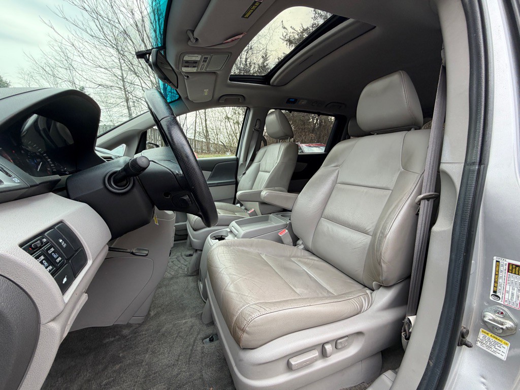 2011 Honda Odyssey Image 9