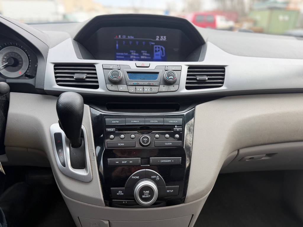 2011 Honda Odyssey Image 12