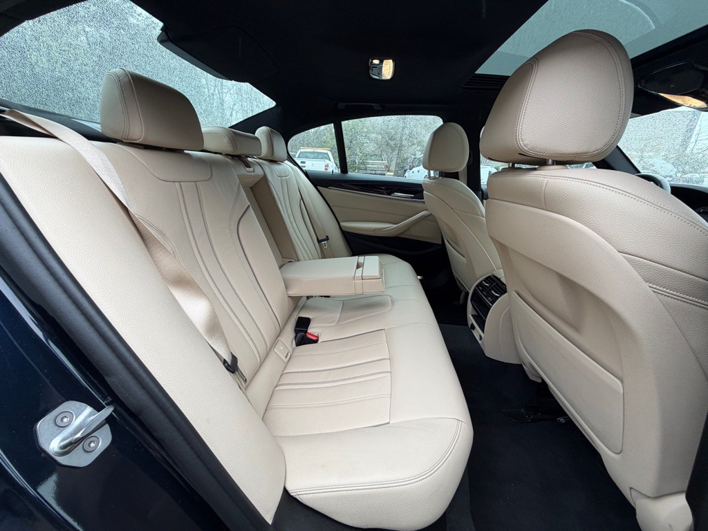 2019 BMW 5 Series Image 17