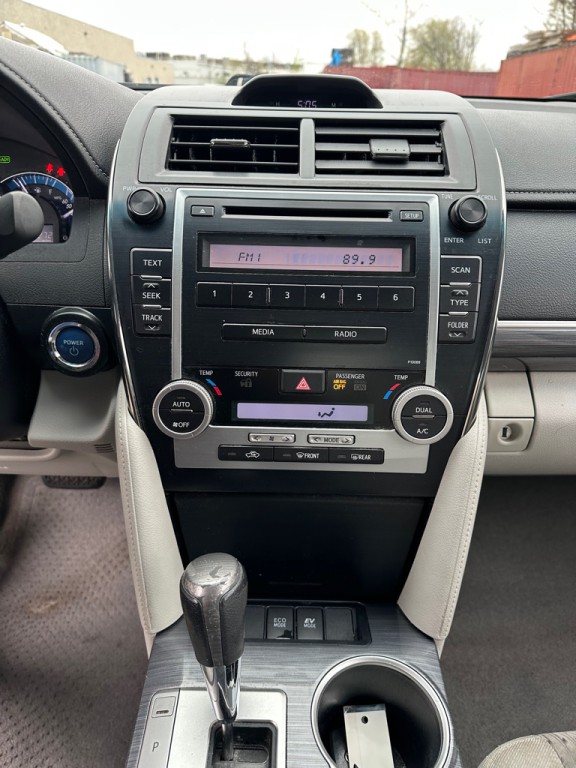2012 Toyota Camry Image 12