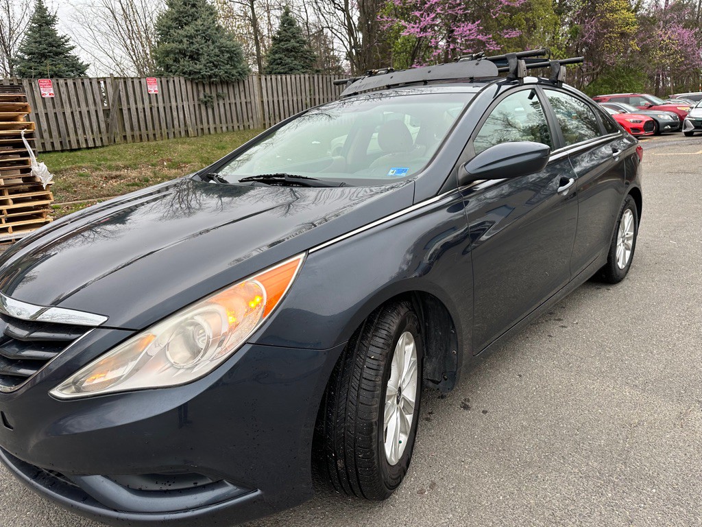 2012 Hyundai Sonata Image 2
