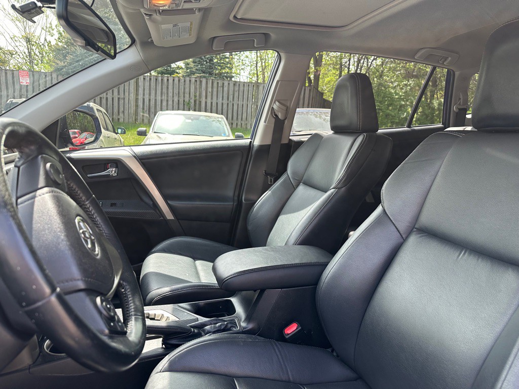 2015 Toyota Rav4 Image 9