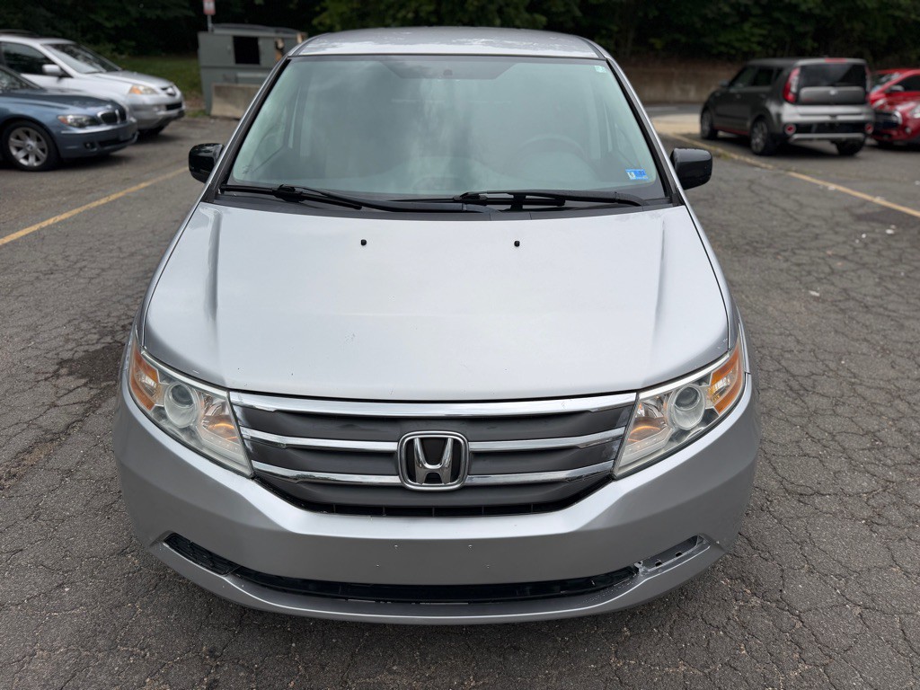 2011 Honda Odyssey Image 2