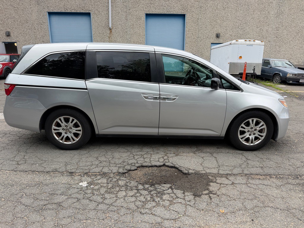 2011 Honda Odyssey Image 4