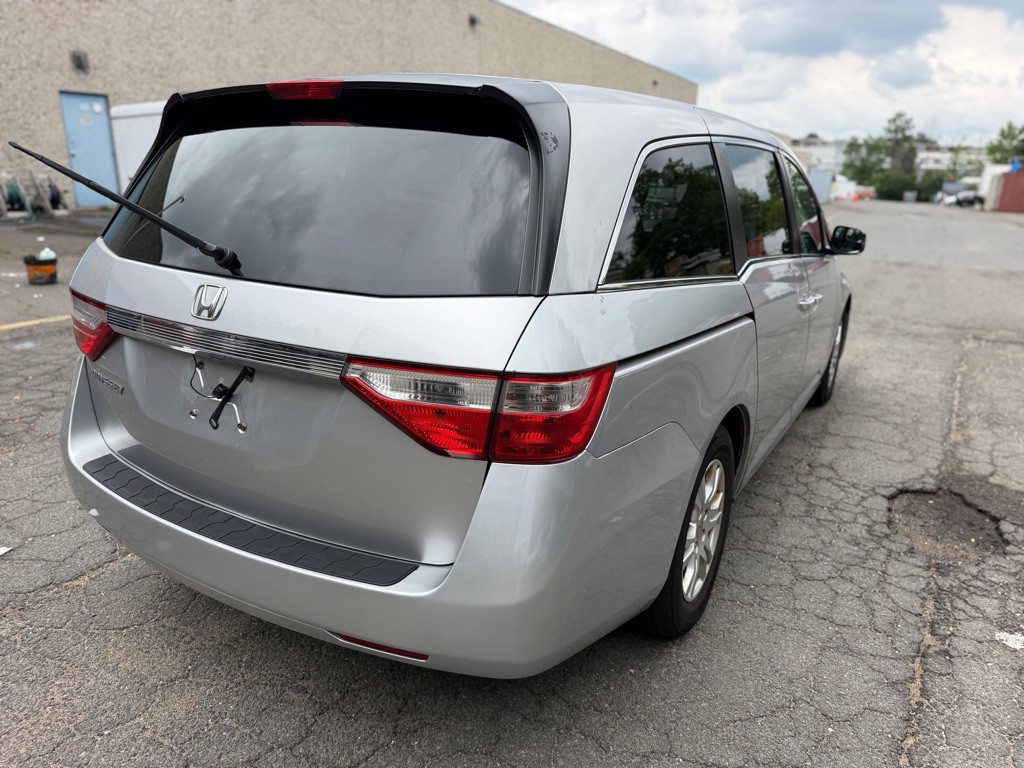 2011 Honda Odyssey Image 5