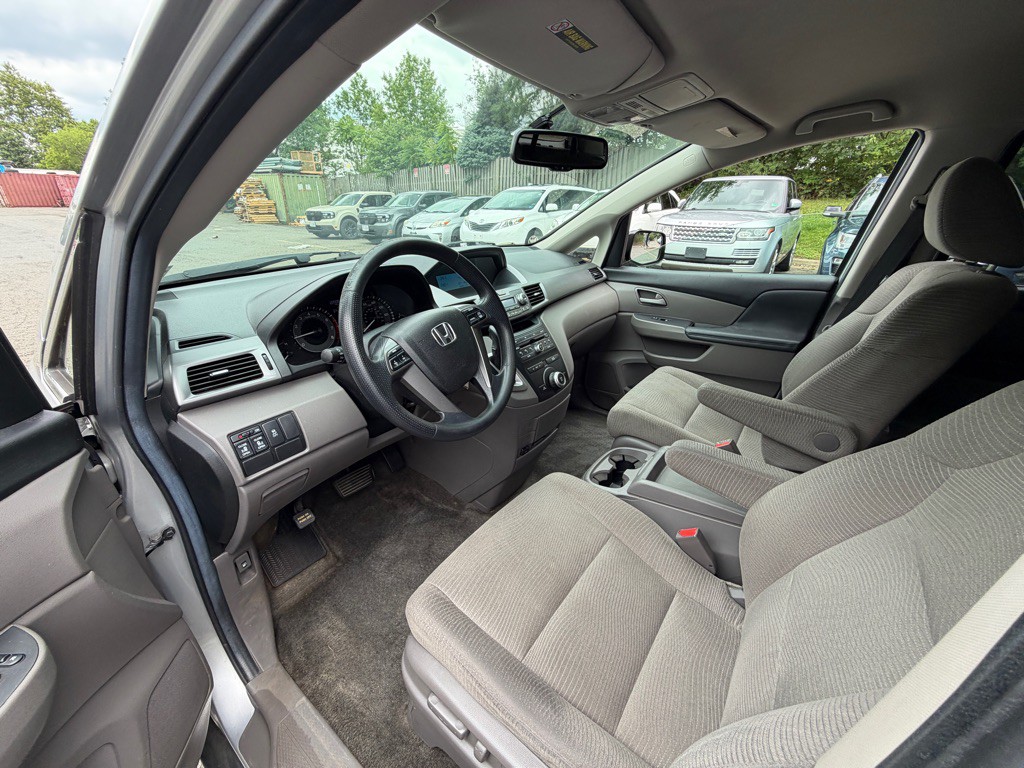 2011 Honda Odyssey Image 9