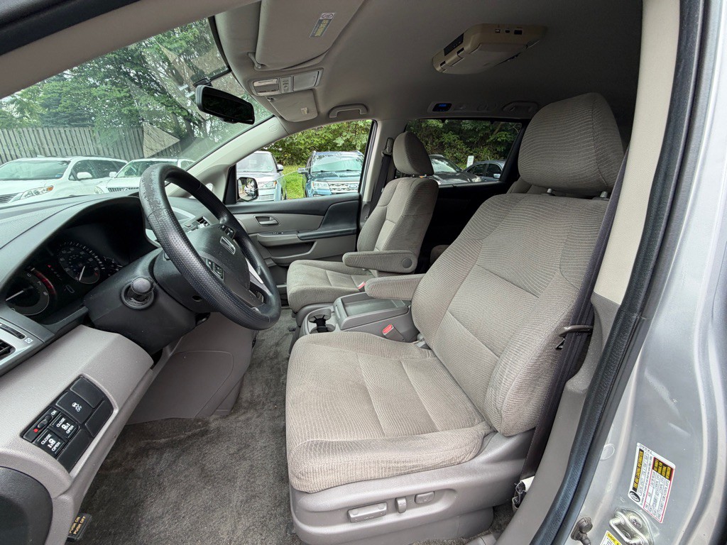 2011 Honda Odyssey Image 10