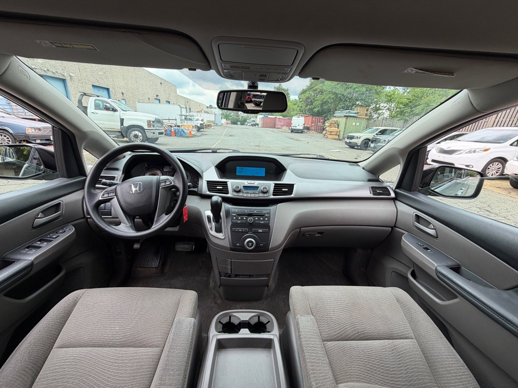 2011 Honda Odyssey Image 16