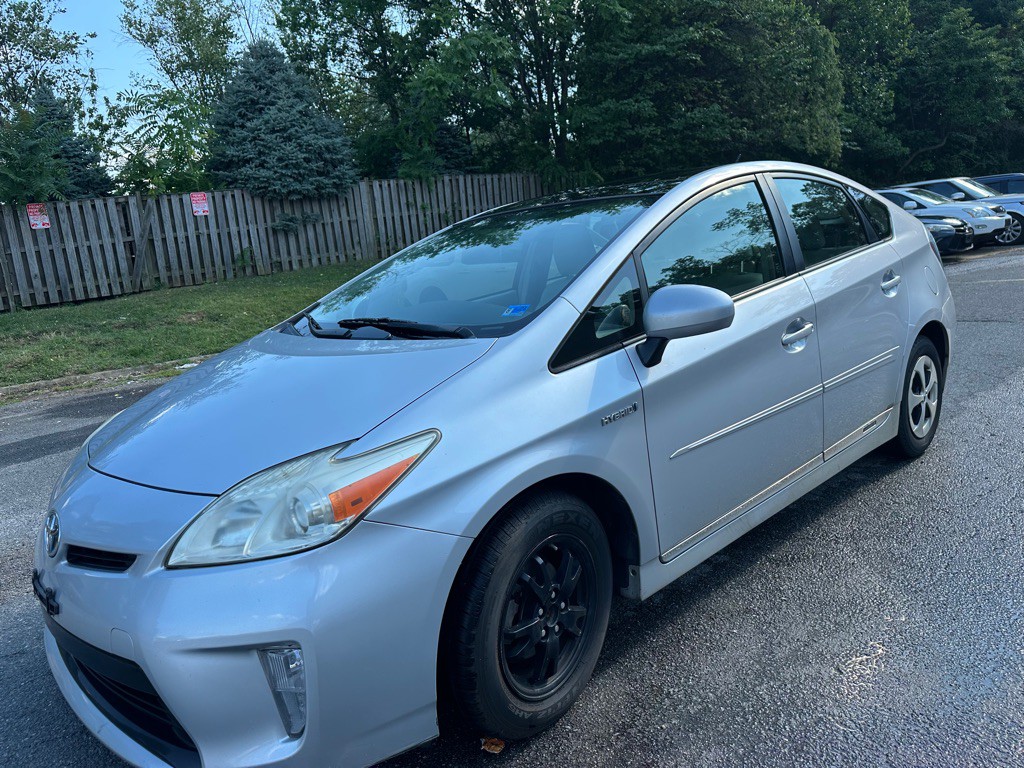 2013 Toyota Prius Image 2