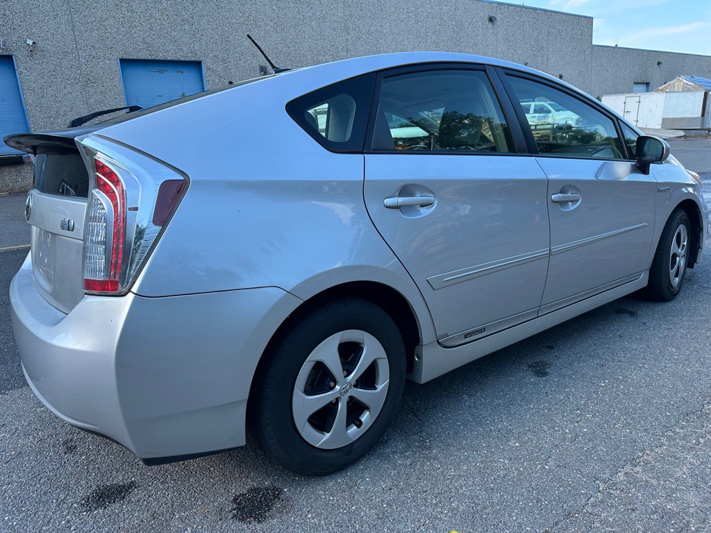 2013 Toyota Prius Image 5