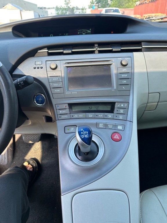 2013 Toyota Prius Image 11