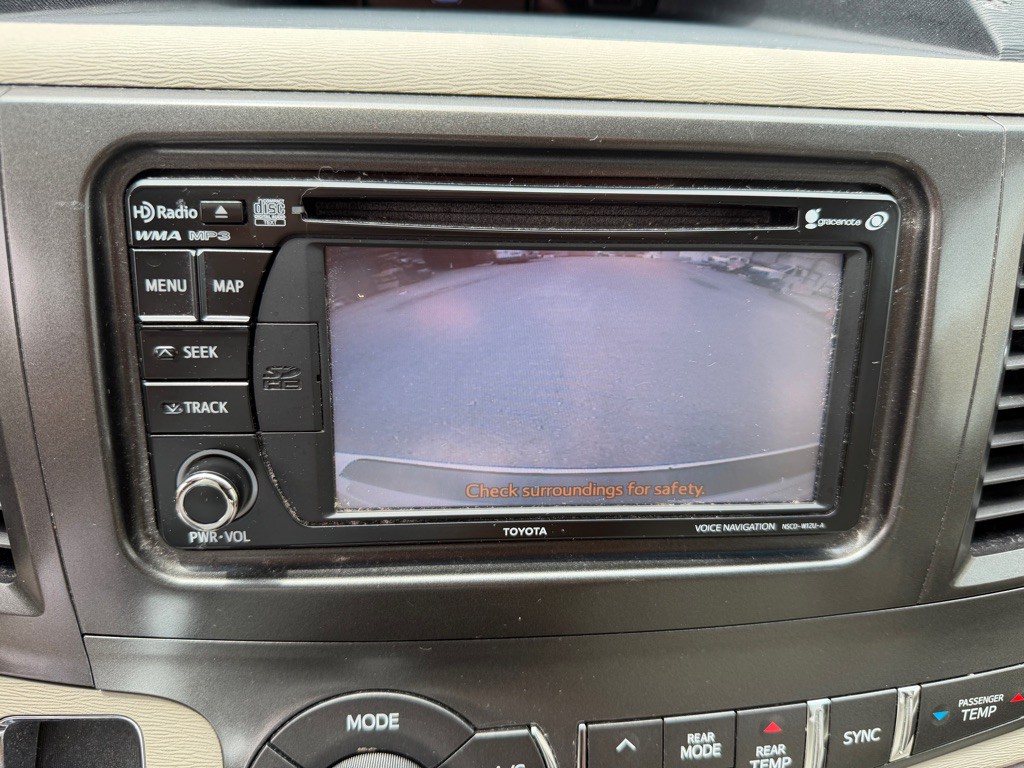2013 Toyota Sienna Image 13