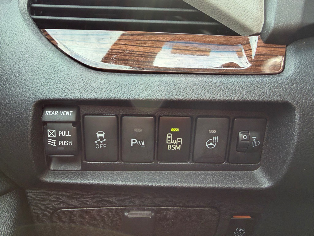 2017 Toyota Sienna Image 13