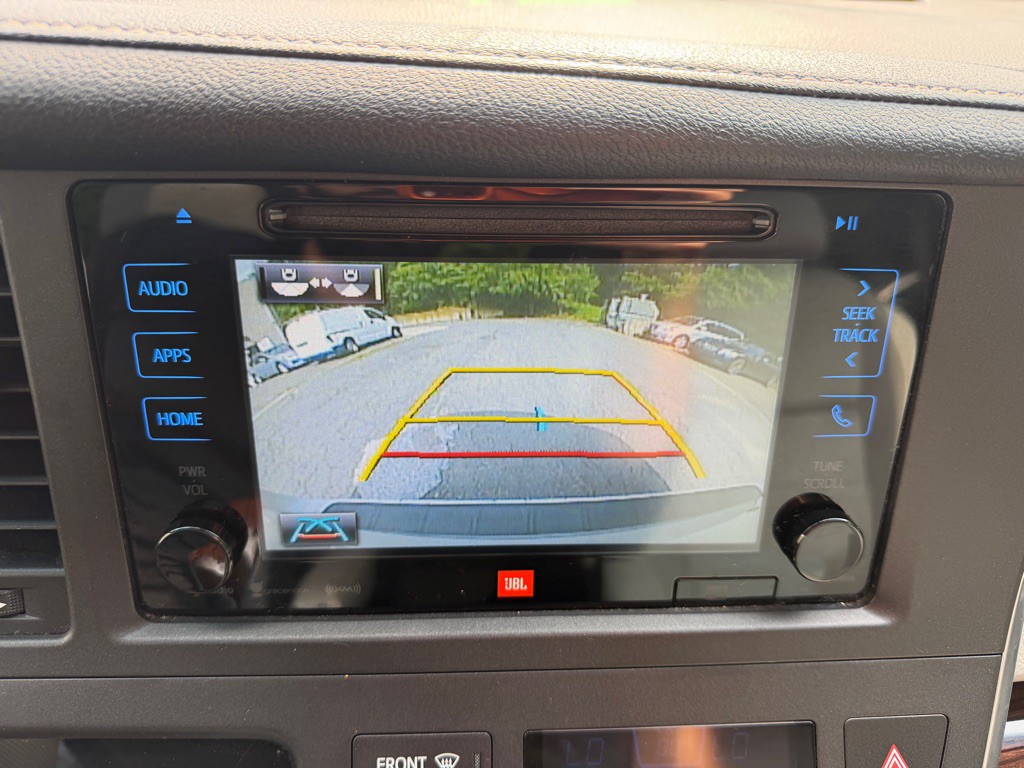 2017 Toyota Sienna Image 15