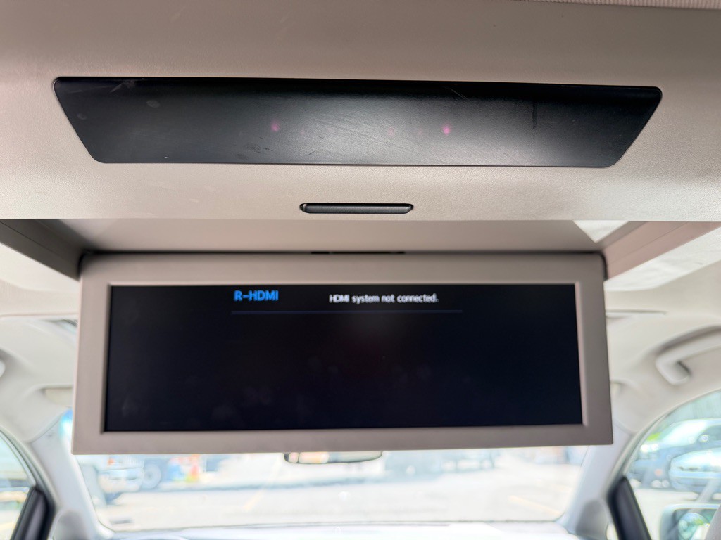 2017 Toyota Sienna Image 18