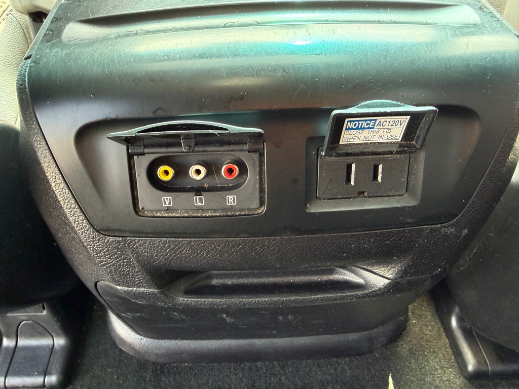 2017 Toyota Sienna Image 19