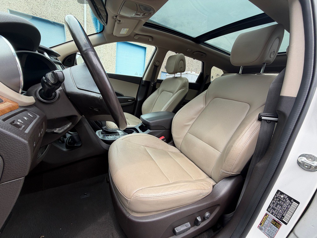 2015 Hyundai Santa Fe Image 9