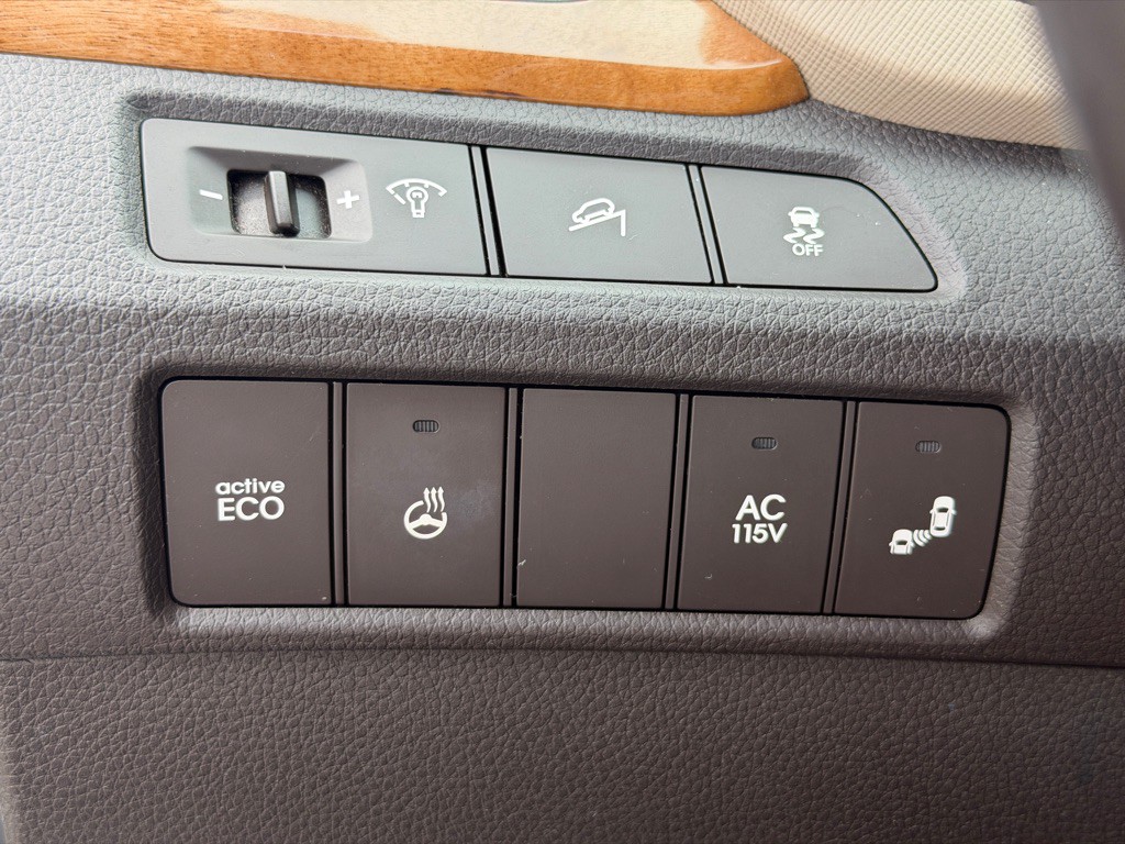 2015 Hyundai Santa Fe Image 11