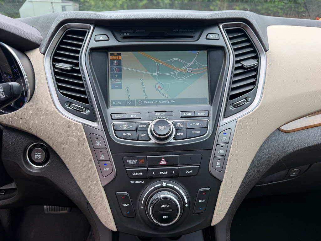 2015 Hyundai Santa Fe Image 12