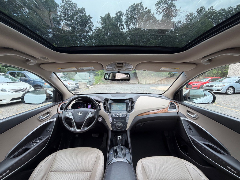 2015 Hyundai Santa Fe Image 14