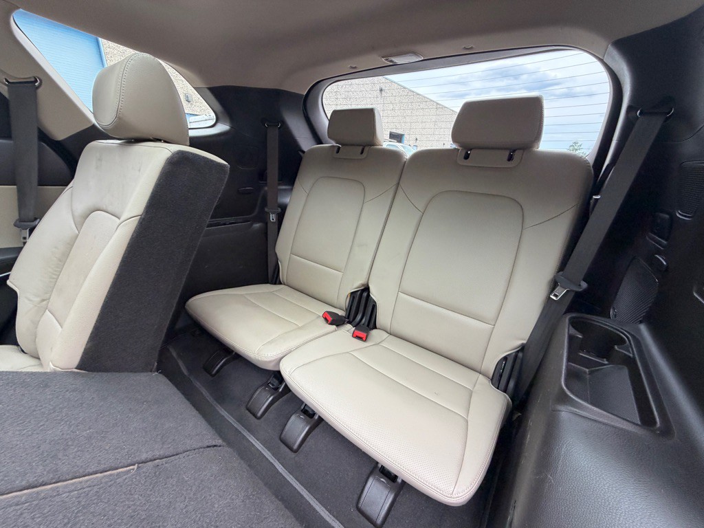 2015 Hyundai Santa Fe Image 16