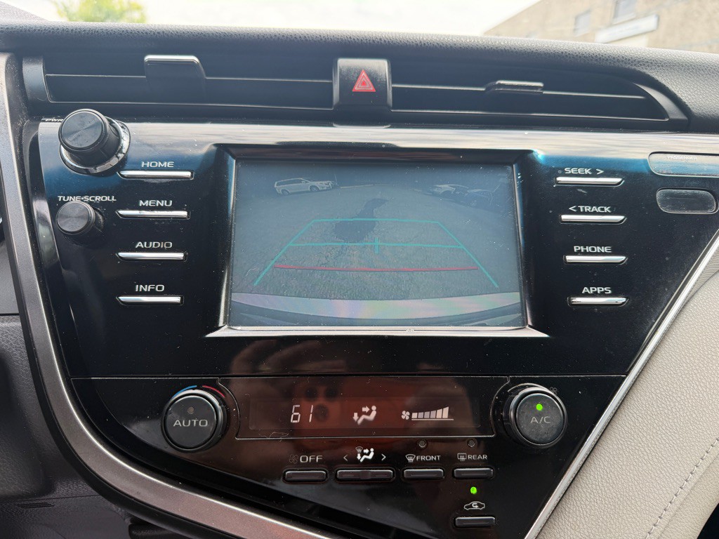 2018 Toyota Camry Image 12